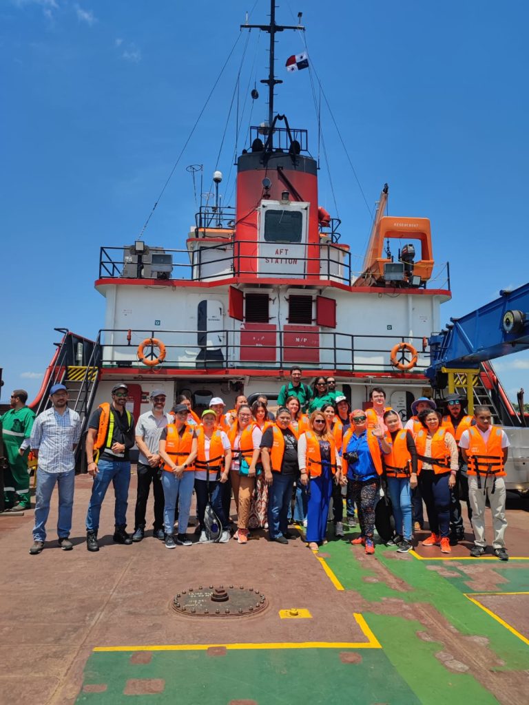 Fundaciones ambientales a bordo del OPC Defender