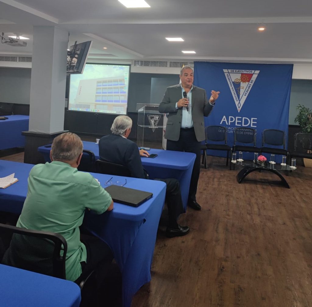 José Digerónimo, director ejecutivo de ARPA, en conversatorio de APEDE