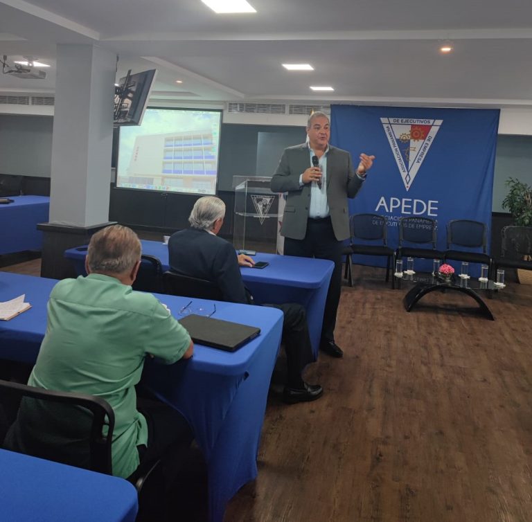 José Digerónimo, director ejecutivo de ARPA, en conversatorio de APEDE